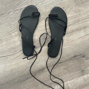 Tkees, black sandals, size 9